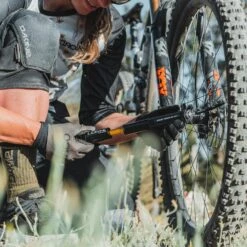 Lezyne Mini Pompe Grip Drive HV Medium -Vélos Équip Magasin 200708 B Gardner Grade TCD05875 1500 1800x1800