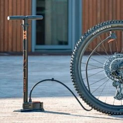 Pompe à Pied Air-X-Plorer 10.0 -Vélos Équip Magasin 4002556971038 SKS AirXPlorer 10 0 Standpumpe 3