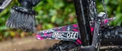 Muc-Off Ride Guard Avant 9 Muc-Off Ride Guard Avant -Vélos Équip Magasin HERO Front Ride Guard BOLT d83e49c5 d440 4cd6 95fe 2ce58ded8230 1900x crop center