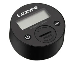 Lezyne Pompe à Air Comprimé Digital Drive CNC -Vélos Équip Magasin Product digipumps acc digigaugeY10 zoom1b 1800x1800