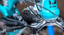 Muc-Off Brosse Soft Washing -Vélos Équip Magasin Soft Wash Brush 01PDP Highlight 950x crop center