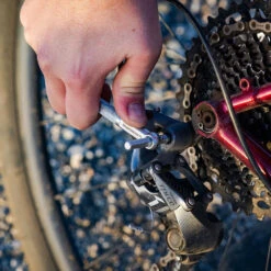 Blackburn Mini Switch Tool -Vélos Équip Magasin bbn mini switch bike tool silver lifestyle 5